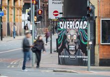 将图片加载到图库查看器,英国曼彻斯特酷玩2小时City Walk