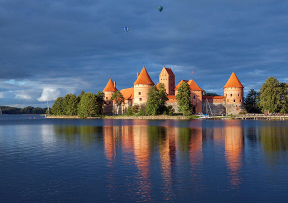 A 7-Day Baltic Tour with a Chinese-Speaking guided small group- Lithuania + Estonia + Latvia + Sweden + Finland 
