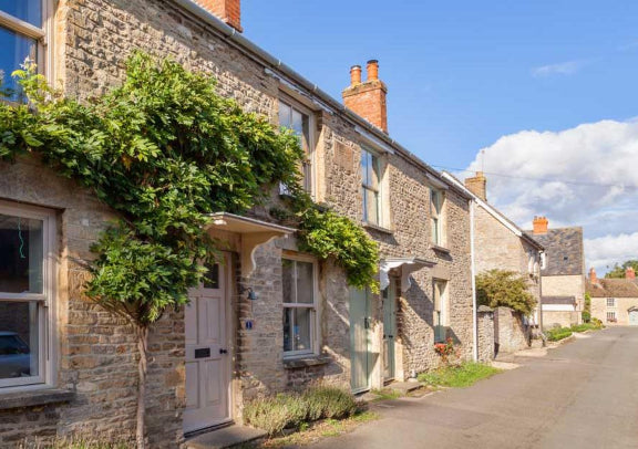 [Great Value] One-Day Tour of Downton Abbey, Bampton Village, the Cotswolds ("Most Beautiful Countryside"), and Blenheim Palace (Churchill's Residence) (Departure from London, subject to secondary confirmation) 