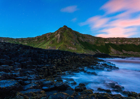 "Quality English Tour" One-day Tour of Giant's Causeway, Dark Hedges and Belfast in Northern Ireland, UK (Round Trip from Dublin) 