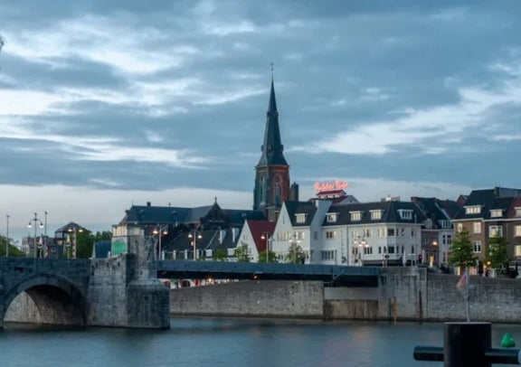 5-Day Light Loop Tour of the Netherlands, Belgium, and France (Chinese-speaking Small Group)