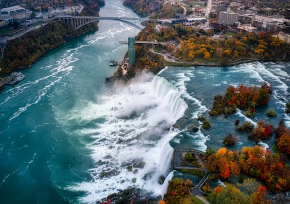 Chinese Small Group Tour: 5-Day Tour of Toronto, Montreal, Ottawa, Quebec City, Downtown Toronto/Niagara Falls