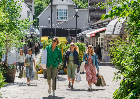 Bicester Village discount bus tour in the UK, with a 10% VIP discount code (round trip from London) 