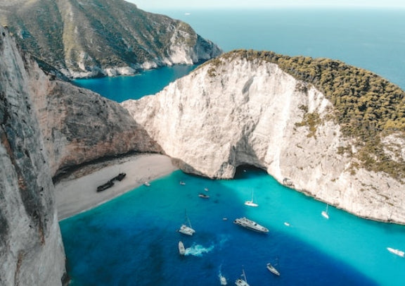Limited-time Chinese tour from April to October: Discover the beauty of Greece – 7-day tour of Athens, Santorini, Zakynthos, and the Peloponnese (departure on Thursdays/Sunrise). 