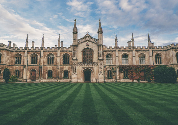 One-day Chinese tour of Cambridge and Oxford in the UK | Roundtrip from London 