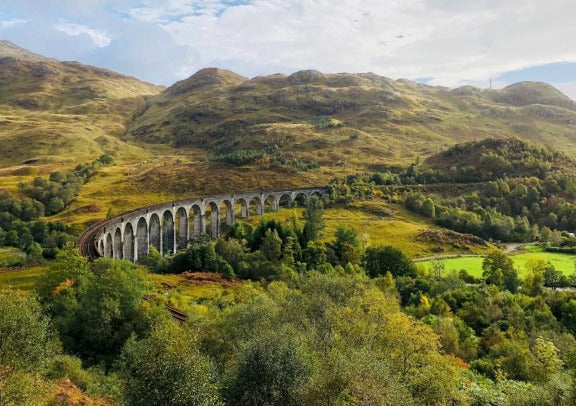 英国爱丁堡往返苏格兰高地雅各布哈利波特霍格沃茨特快列车一日游